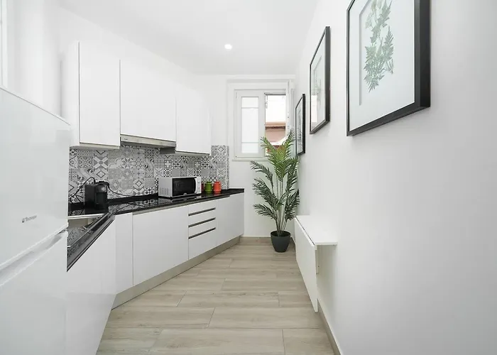 Stylish Old Town Apartment *